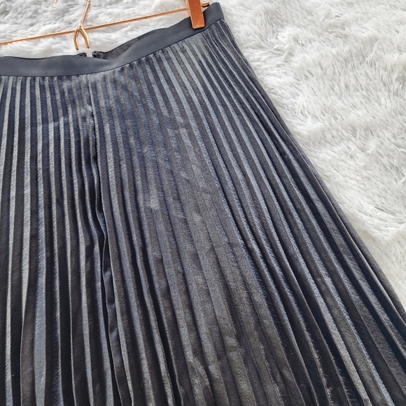 Karl Lagerfeld Black Pleated Satin Skirt - Picture 5 of 12